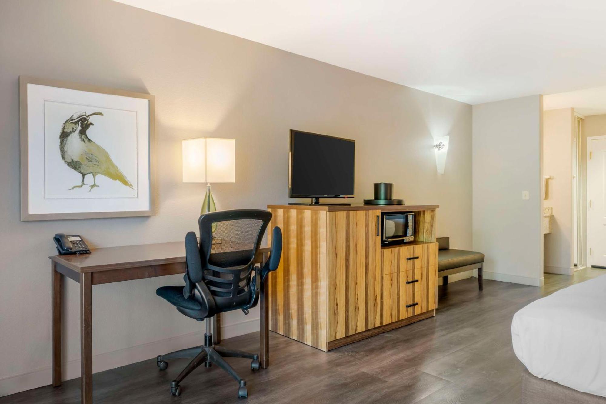 Best Western Cedar Inn & Suites Анджелс-Кэмп Экстерьер фото
