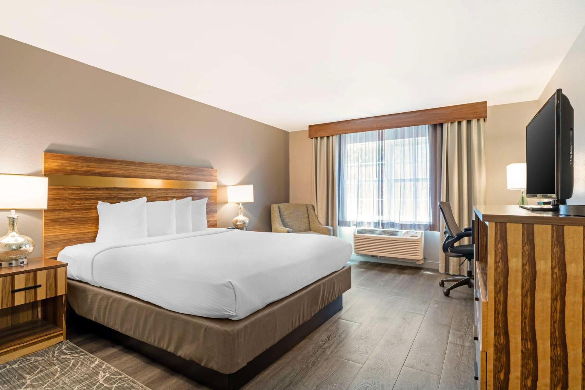 Best Western Cedar Inn & Suites Анджелс-Кэмп Экстерьер фото