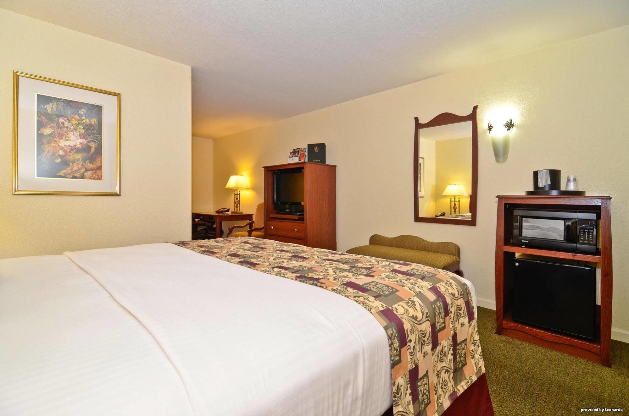 Best Western Cedar Inn & Suites Анджелс-Кэмп Номер фото